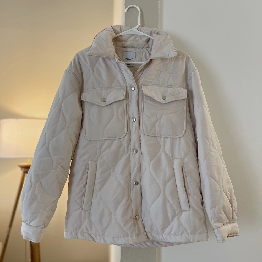 Beige puffer shacket